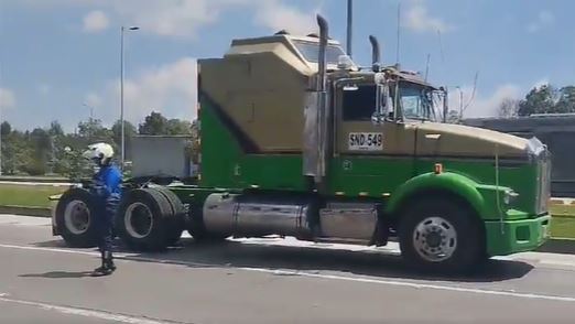Movilidad en Bogotá: reportan caravana de camioneros