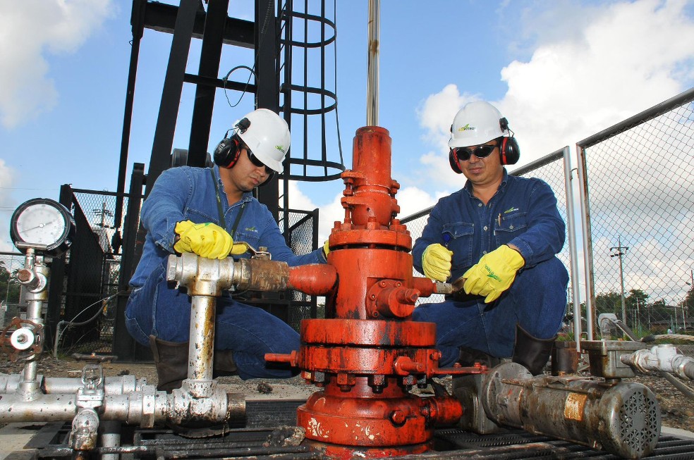 El gobierno no define la suerte de los nuevos contratos petroleros que podría seguir manteniendo la autosuficiencia petrolera del país.