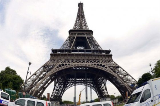 Torre Eiffel, cerrada por culpa de los carteristas