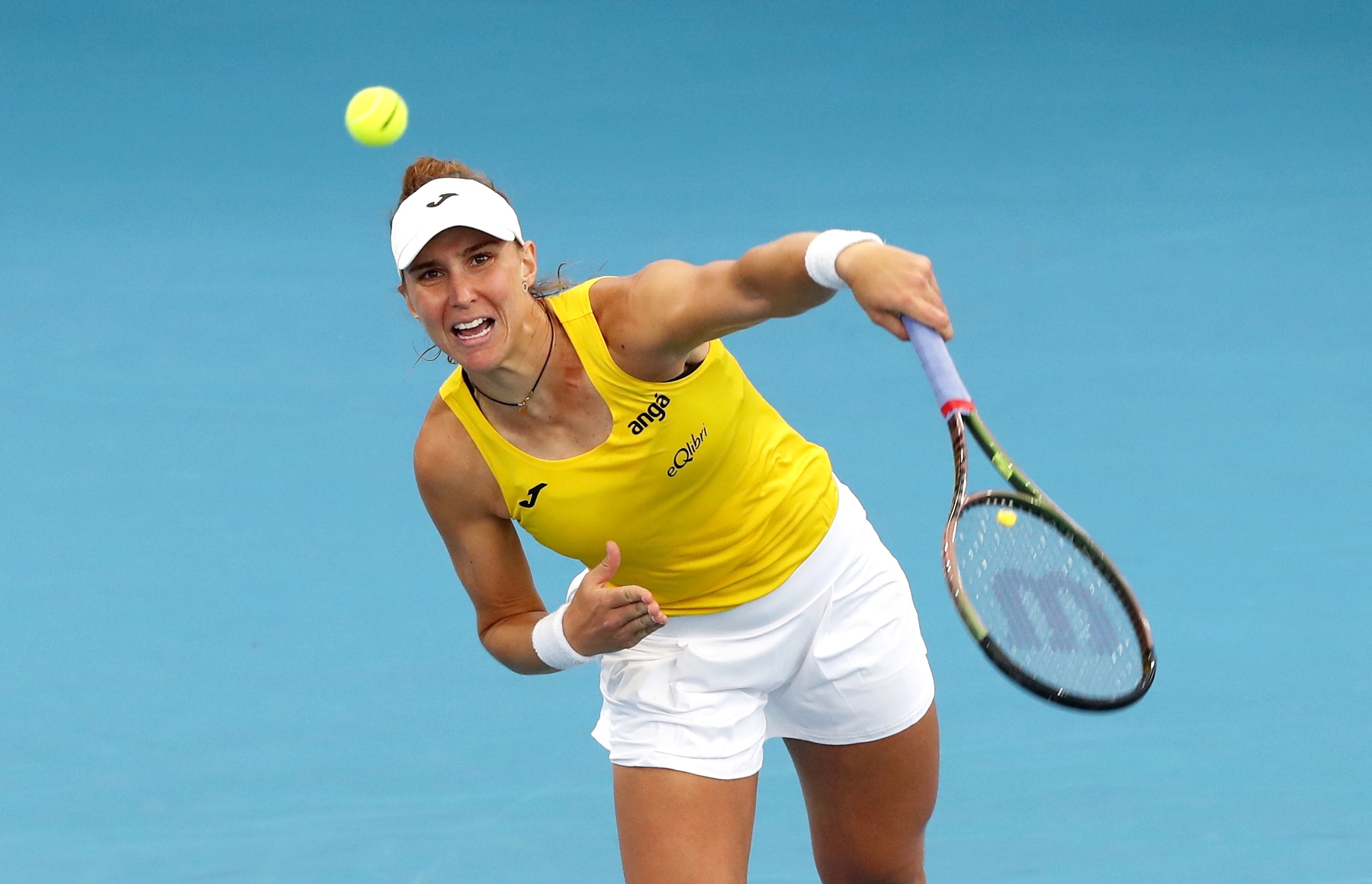 Brisbane (Australia), 30/12/2022.- Beatriz Haddad Maia of Brazil in action against Malene Helgo of Norway during the 2023 United Cup tennis match between Brazil and Norway at Pat Rafter Arena in Brisbane, Australia, 31 December 2022. (Tenis, Brasil, Noruega) EFE/EPA/JASON O'BRIEN AUSTRALIA AND NEW ZEALAND OUT
