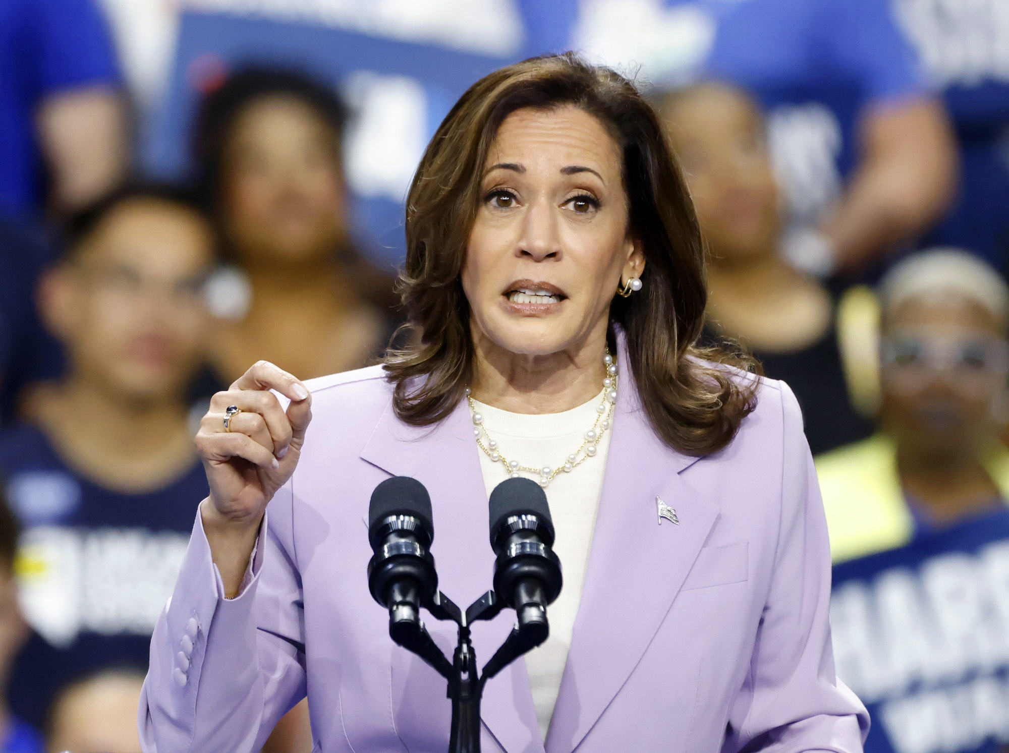Las Vegas (United States), 10/08/2024.- Democratic presidential candidate Vice President Kamala Harris speaks during a rally with Democratic vice presidential candidate Minnesota Governor Tim Walz (Not Pictured) at the University of Nevada Las Vegas' Thomas and Mack Center in Las Vegas, Nevada, USA, 10 August 2024. EFE/EPA/BIZUAYEHU TESFAYE