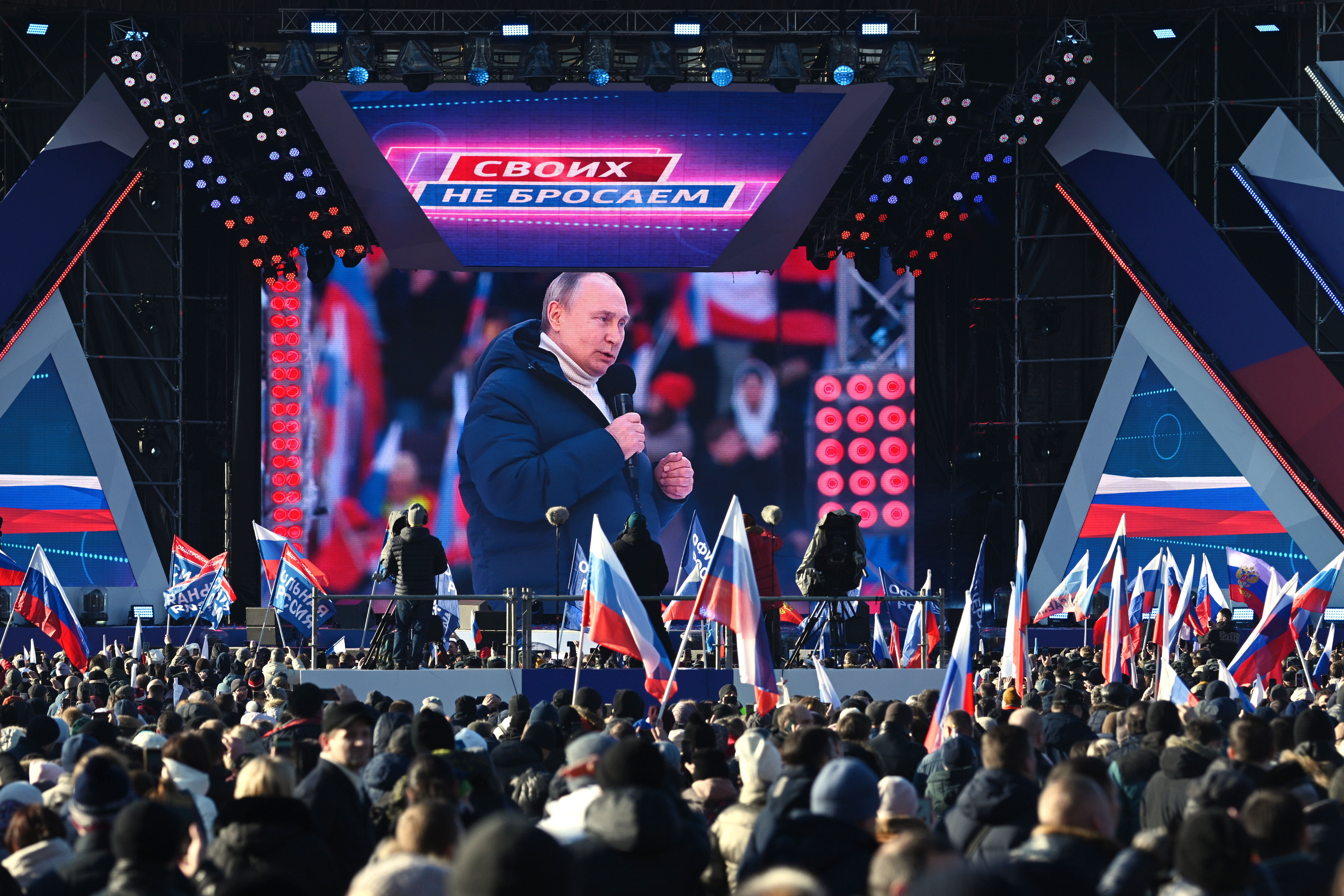 Moscow (Russian Federation), 18/03/2022.- A screen shows Russian President Vladimir Putin delivering a speech during a concert marking the 8th anniversary of Crimea's reunification with Russia at the Luzhniki stadium in Moscow, Russia, 18 March 2022. Russia in 2014 annexed the Black Sea peninsula, shortly after Crimeans voted in a disputed referendum to secede from Ukraine. (Rusia, Ucrania, Moscú) EFE/EPA/VLADIMIR ASTAPKOVICH / SPUTNIK / POOL MANDATORY CREDIT
