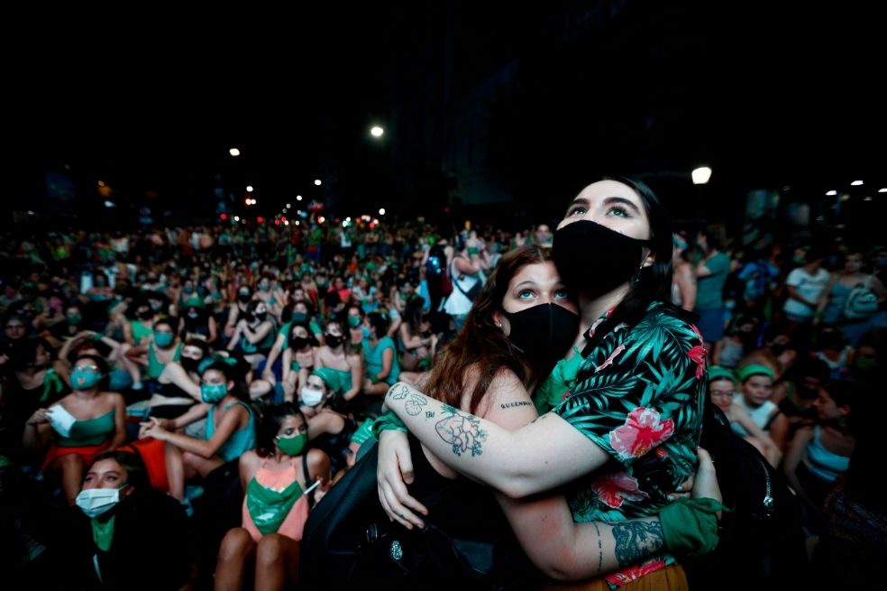 Durante más de 12 horas, los parlamentarios expusieron acalorados argumentos a favor y en contra de la legalización del aborto hasta la semana 14 de gestación.
