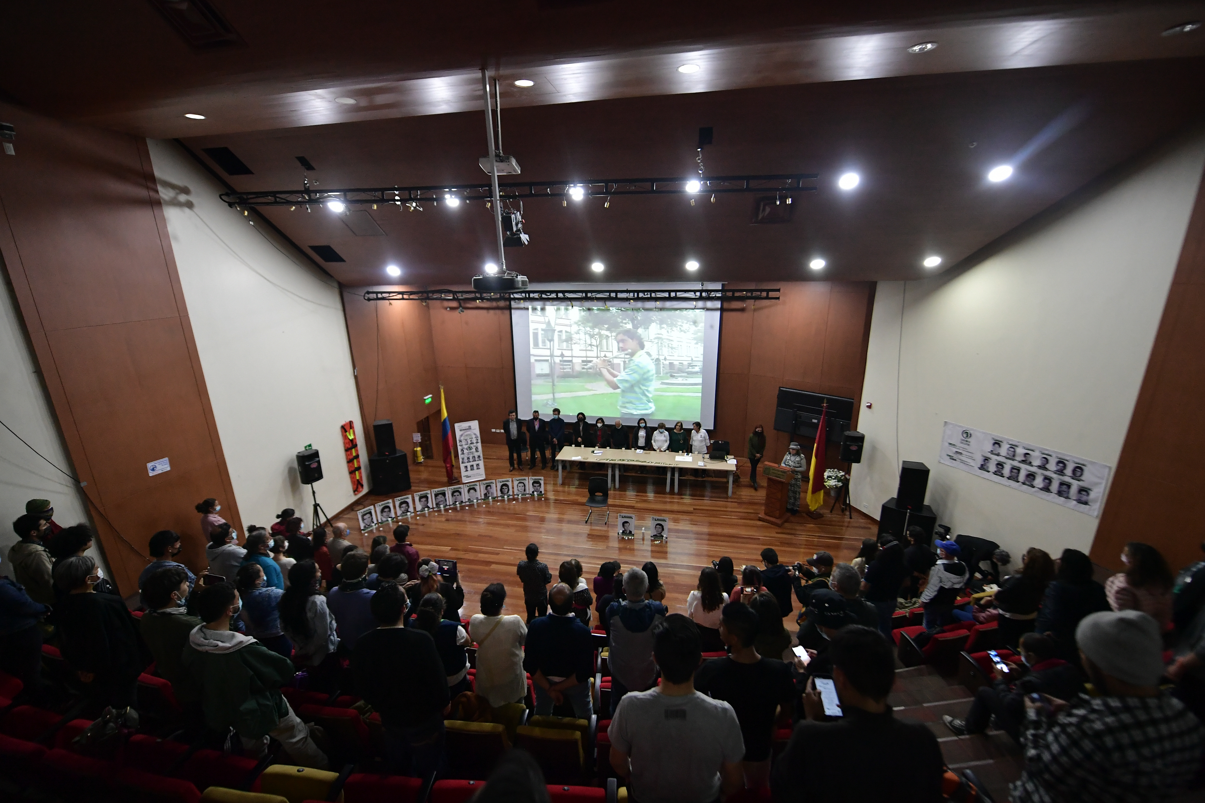 "Este grado es un sueño y un logro importantísimo, porque no pudimos verlo culminar sus estudios, entonces que nos digan que ya terminó su carrera es impresionante", aseguró Teresa Sanjuán.