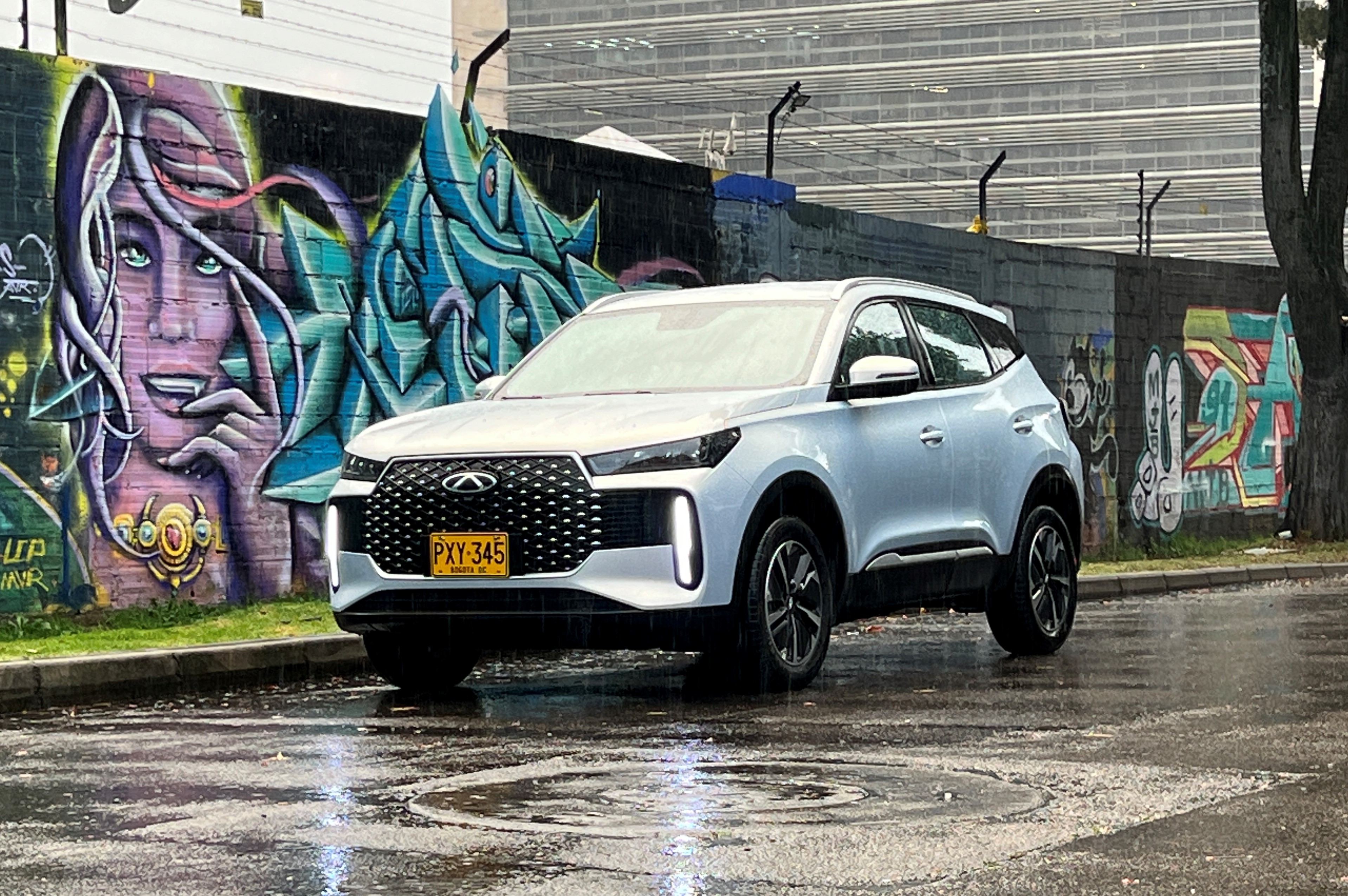 Chery Tiggo 4 en Colombia: el SUV híbrido que promete recorrer más de 1.000 km por tanque