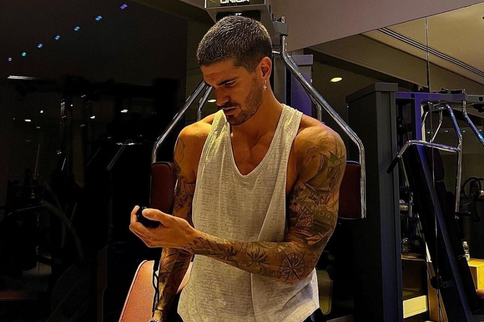 El futbolista argentino, Rodrigo De Paul, y novio de la cantante Tini, sigue sonando después de la final del mundial de Qatar por ser el más lindo del torneo.