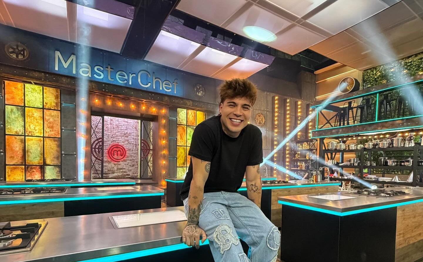 Ella la esposa de la mamá de Sebastián Villalobos de ‘MasterChef’. Se casaron en 2021