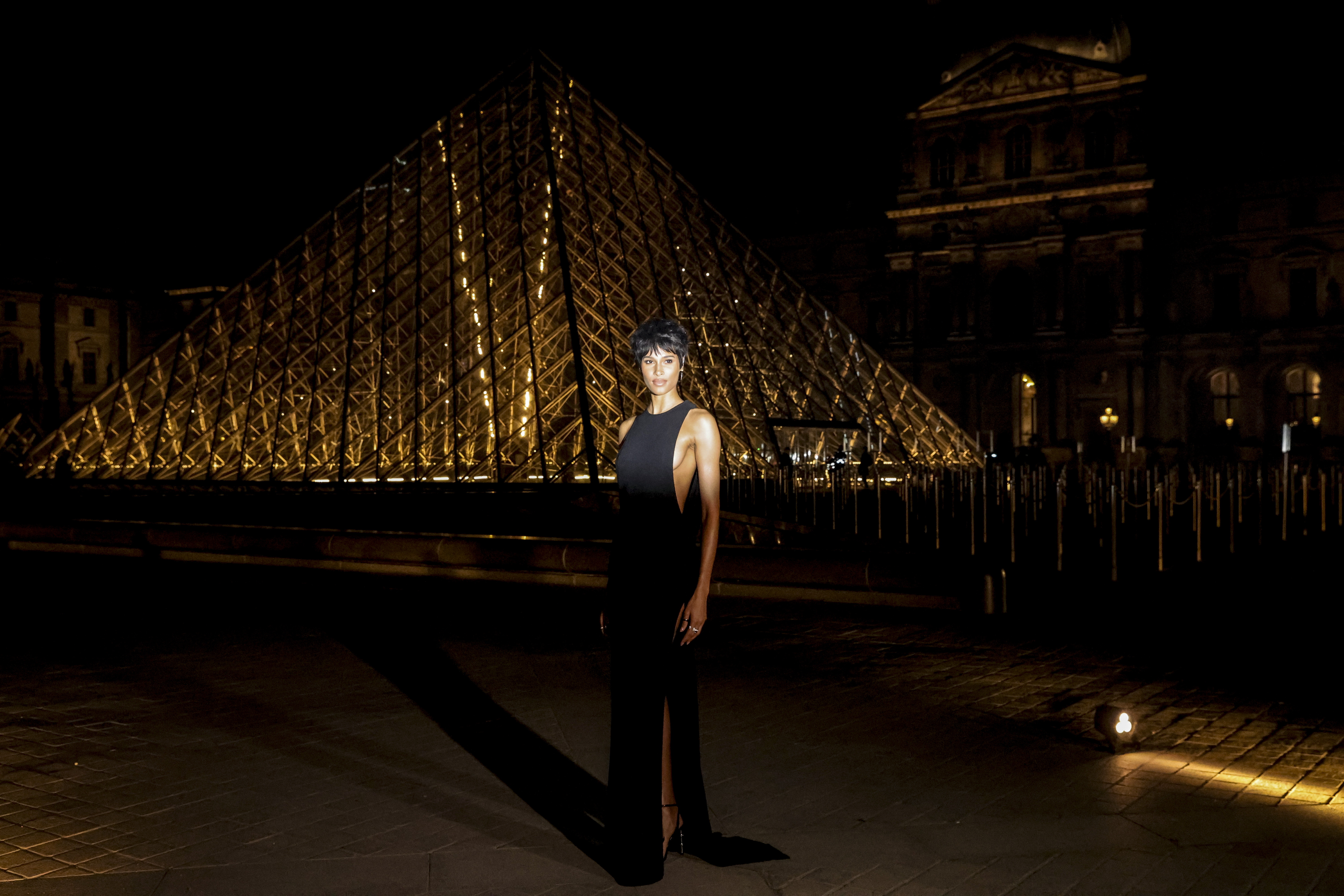 Paris (France), 04/03/2025.- French model Cindy Bruna arrives for the 'Le Grand Diner du Louvre' at the Louvre Museum in Paris, France, 04 March 2025. The Louvre Museum is hosting the gala dinner to mark the official opening of Paris Fashion Week and to raise funds to support the Louvre's restoration projects, educational programs, and initiatives aimed at making the museum more accessible to a broader audience. (Moda, Francia) EFE/EPA/TERESA SUAREZ