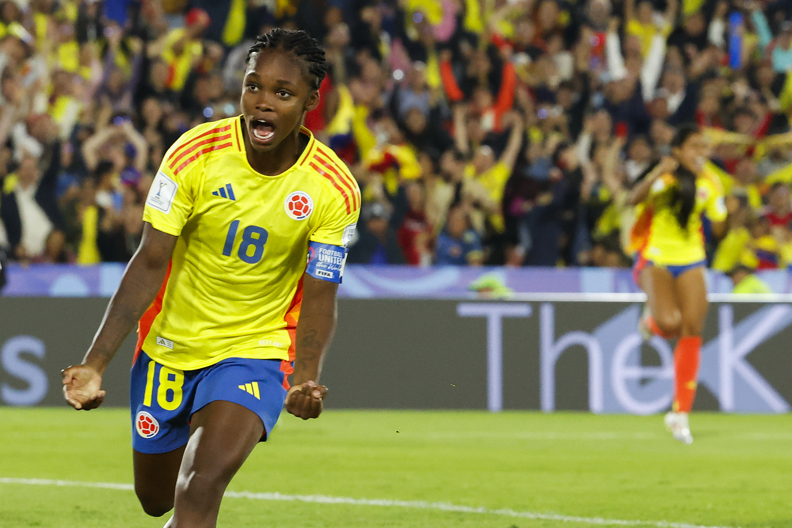 AMDEP5561. BOGOTÁ (COLOMBIA), 31/08/2024.- Linda Caicedo de Colombia celebra su gol este sábado, en un partido del grupo A de la Copa Mundial Femenina sub-20 entre las selecciones de Colombia y Australia en el estadio El Campín en Bogotá (Colombia). EFE/ Mauricio Dueñas Castañeda