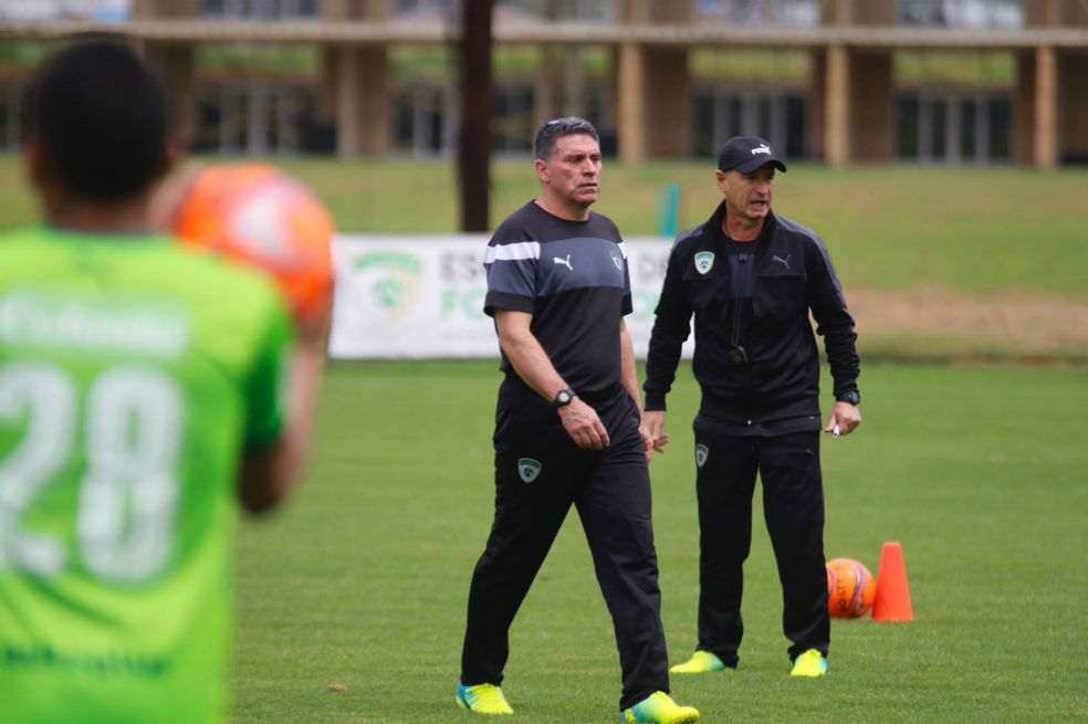 Los técnicos colombianos pierden terreno en la Liga Águila