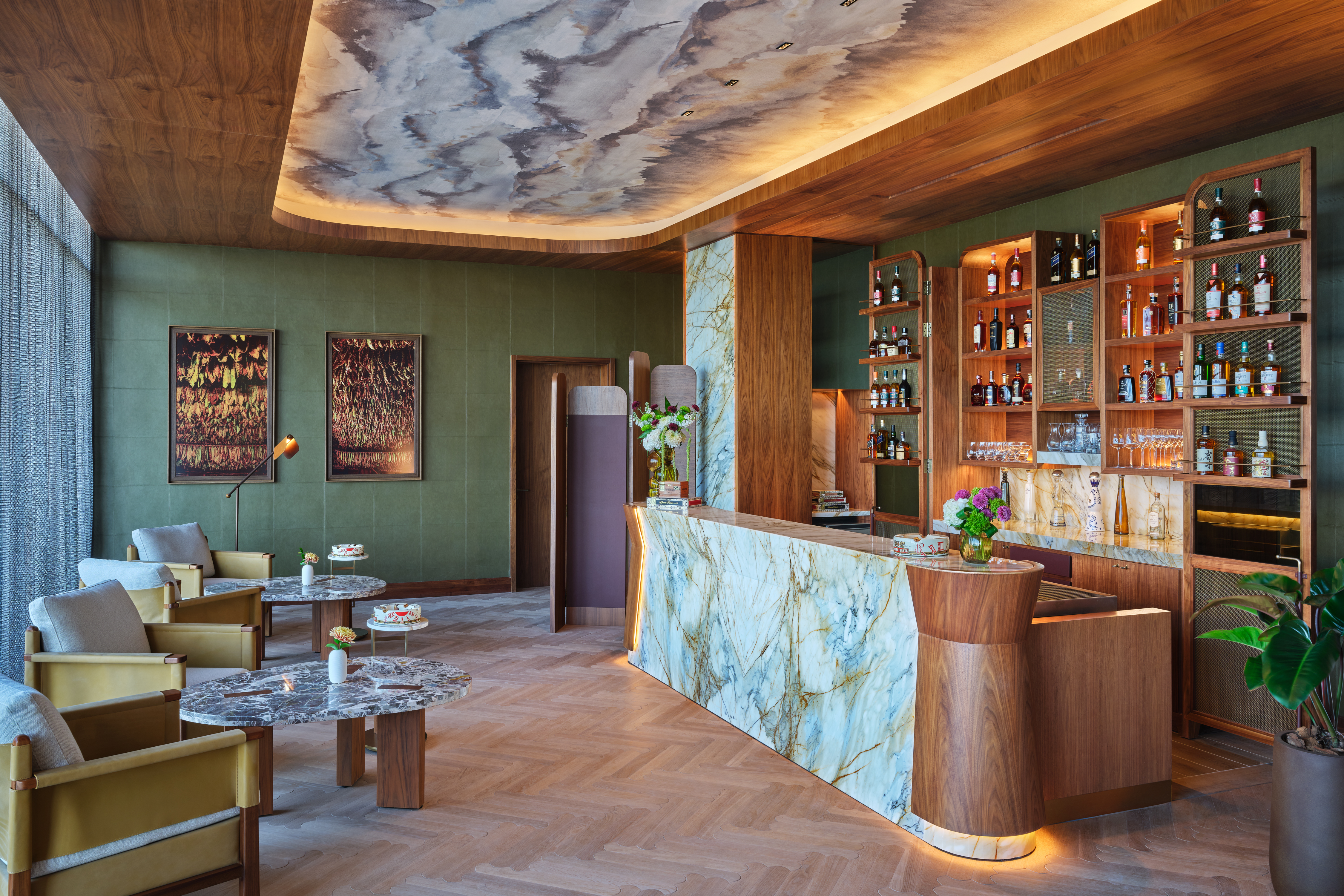 Como parte esencial de la experiencia de marca, The St. Regis Bar encarna la cultura dominicana con una elegancia moderna.