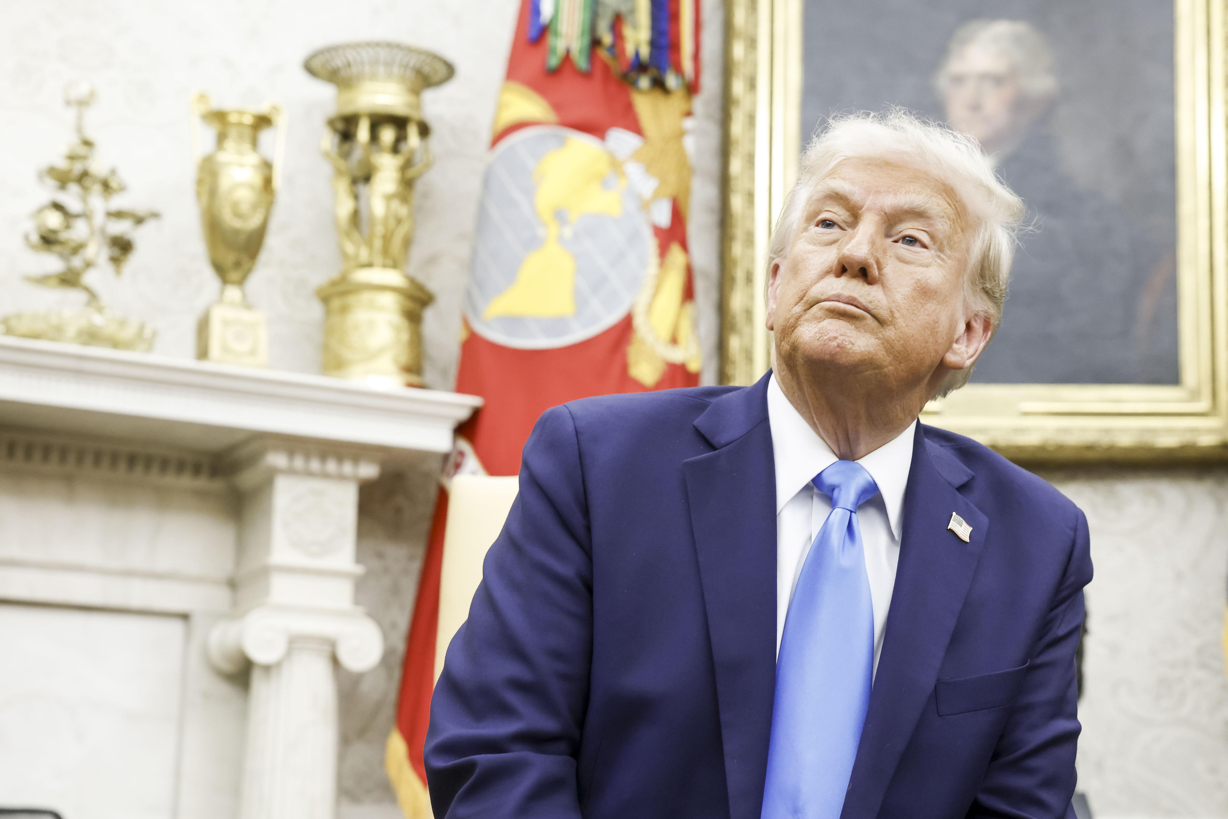 Washington (United States), 04/02/2025.- US President Donald J. Trump during a meeting with Israeli Prime Minister Benjamin Netanyahu in the Oval Office of the White House in Washington, DC, USA, 04 February 2025. President Trump, who is hosting his first in-person meeting with another world leader since returning to the White House, and Prime Minister Netanyahu are set to discuss the Israeli cease-fire with Hamas, Iran's nuclear program and future arms shipments, among other bilateral issues. EFE/EPA/SHAWN THEW / POOL
