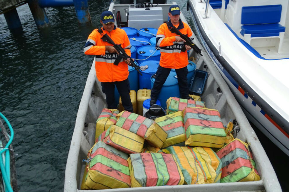 Incautan casi una tonelada de cocaína en el Pacífico colombiano
