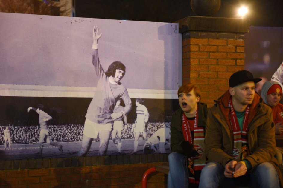 Manchester United recuerda a George Best, «el quinto Beatle»