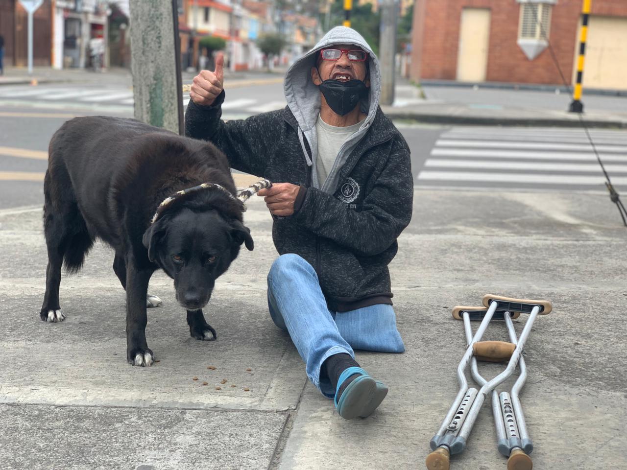 Habitantes de calle y vecinos de la localidad de San Cristóbal acudieron al llamado de la vacunación para sus mascotas.