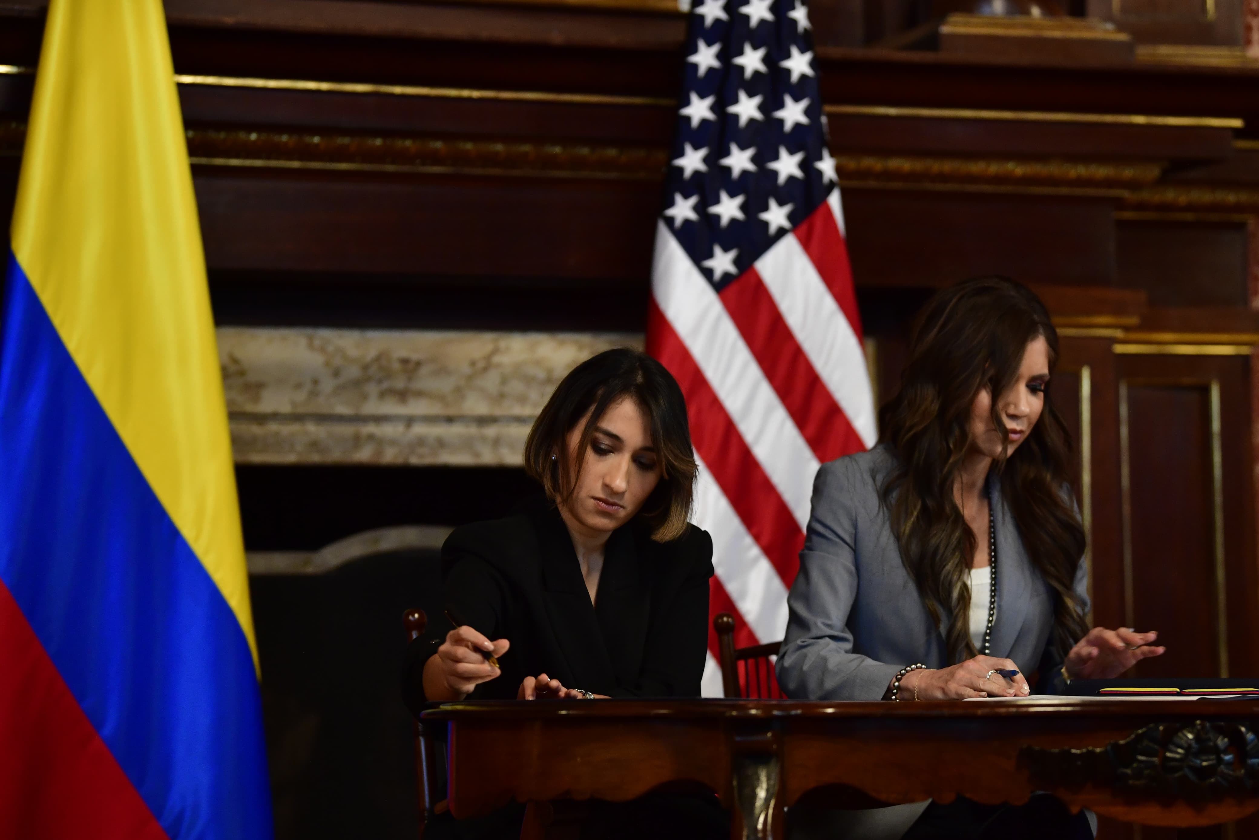 Sarabia y Noem acuerdan cooperación biométrica para detectar criminales en la frontera