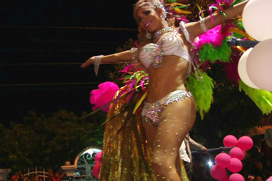 Brillos, elegancia y excentricidad en la Guacherna Gay del Carnaval de Barranquilla