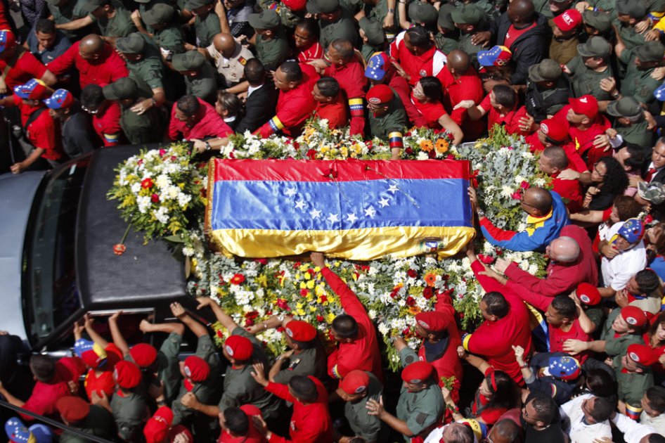 Ataúd expuesto en Caracas no tenía restos reales de Chávez, según ABC