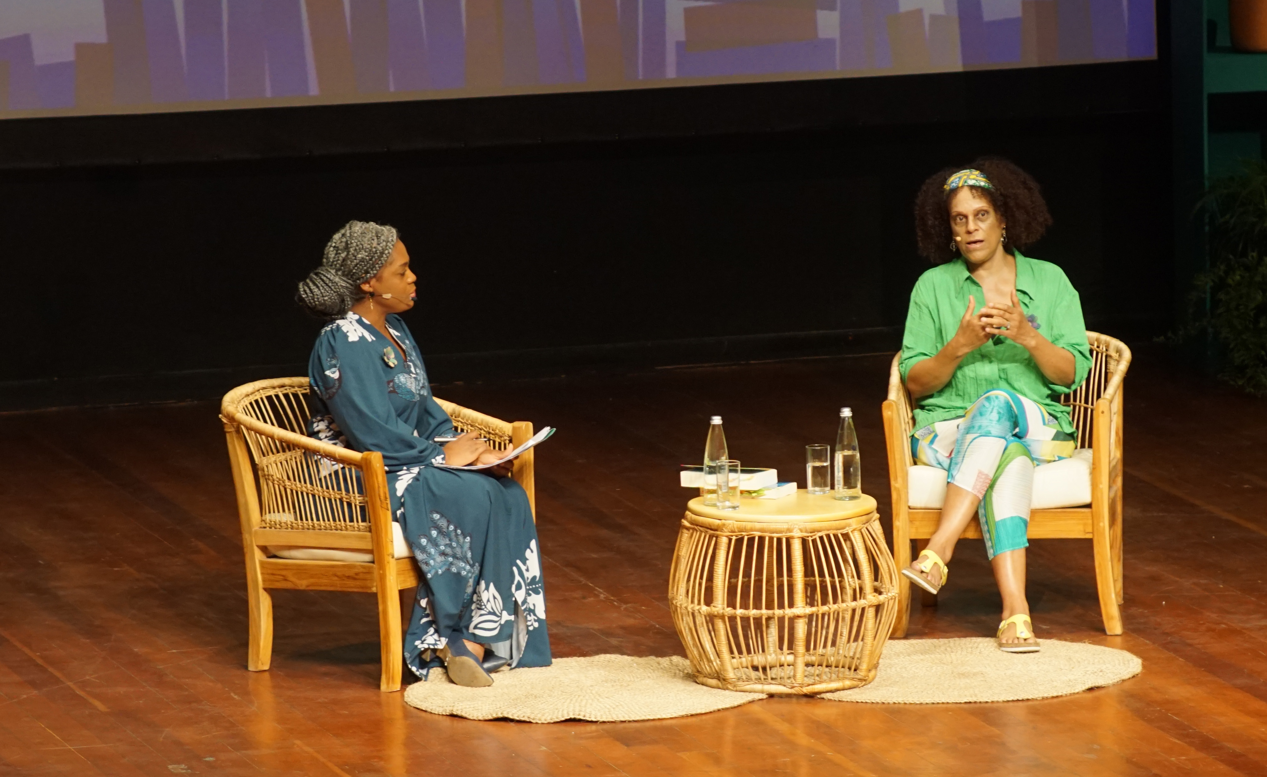 Bernandine Evaristo y Aurora Vergara Figueroa: Las dos mujeres de libros