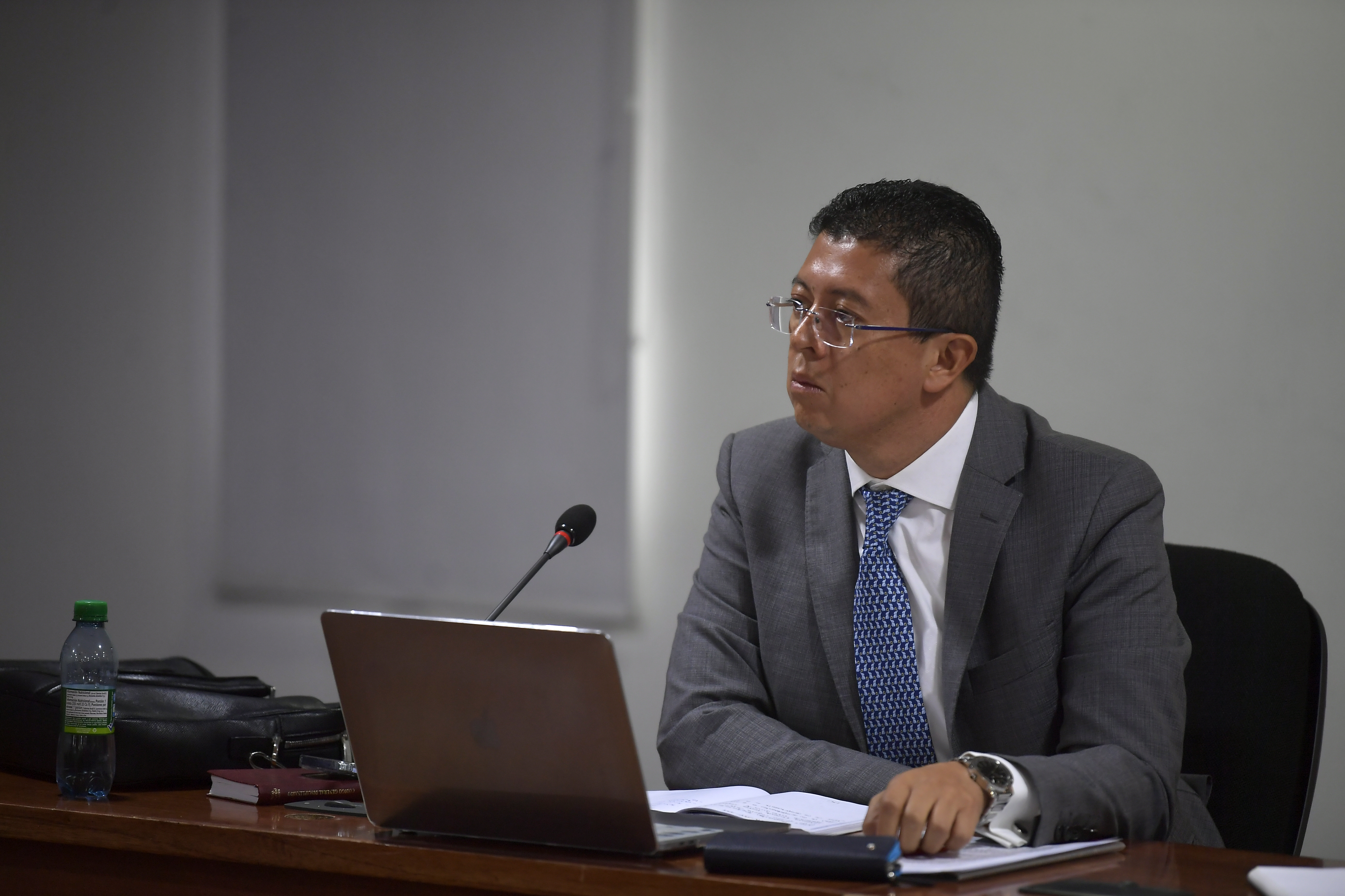 Abogado del excanciller Álvaro Leyva, en audiencia en la procuraduría.