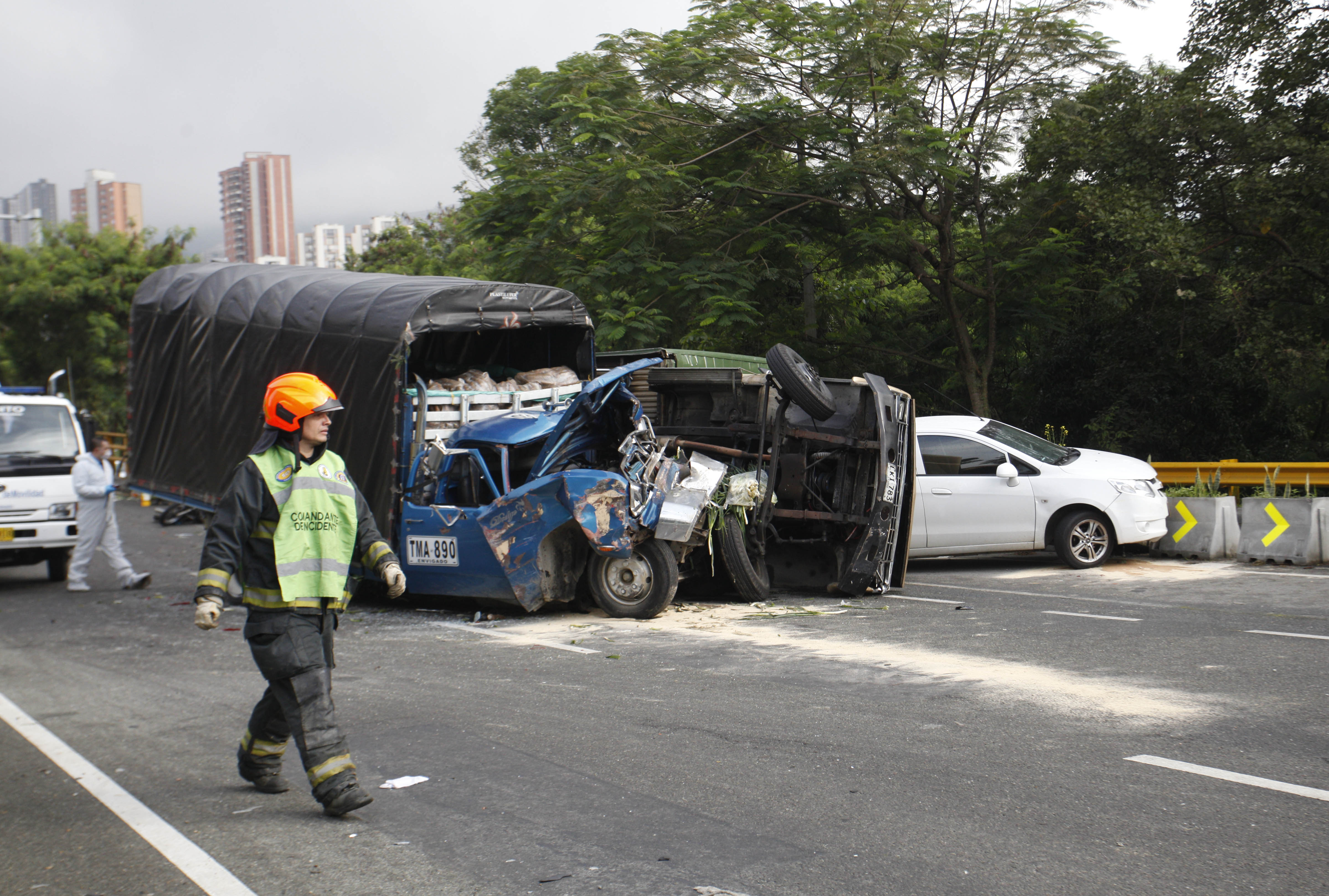 Dos muertos tras colisión múltiple en la vía de Occidente, en Medellín