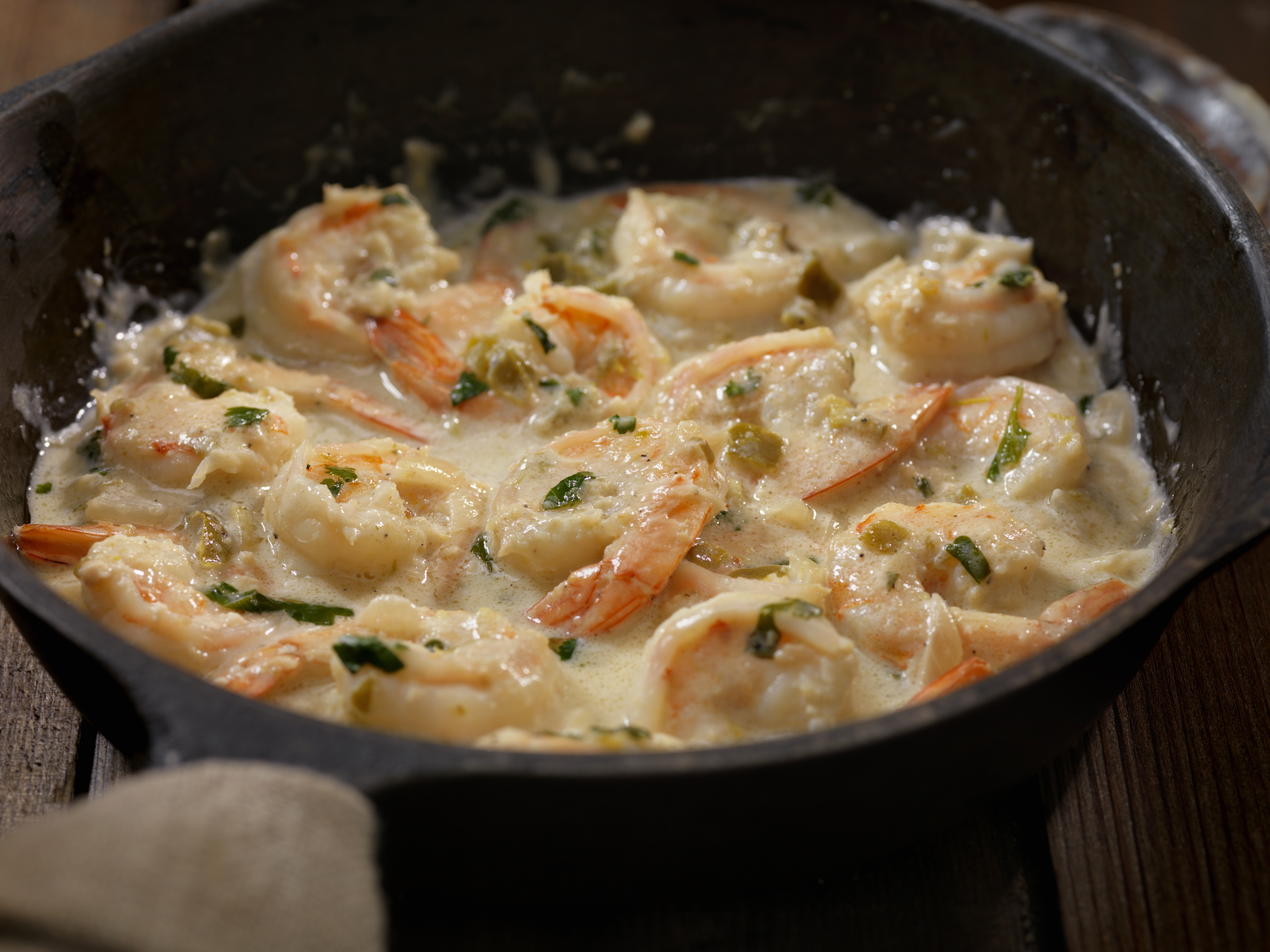 Camarones en salsa de queso y tocineta