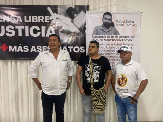 De izquierda a derecha, los periodistas Walter Álvarez, Yamir Pico y Organis Cuadrado en un evento en Monería pocos días después del crimen de Rafael Moreno.