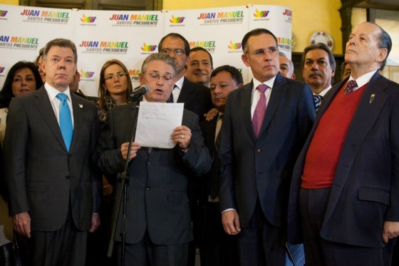 En la foto los conservadores que apoyaron a Juan Manuel Santos durante la pasada campaña, algunos de los presentes en la foto son: Efraín Cepeda, Roberto Gerlein y Arturo Yepes.