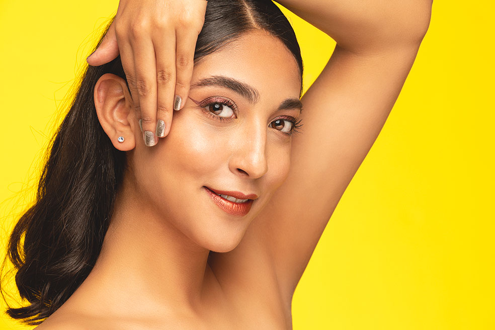 Modelo luciendo maquillaje