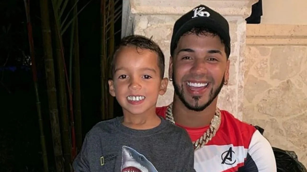 Anuel AA, muy cercano a exnovia que lo trató de “padre ausente”