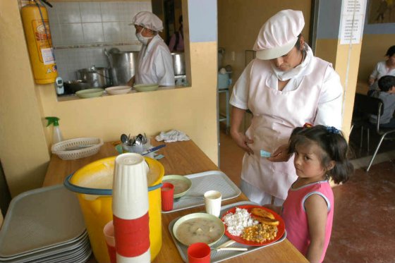 Acusan a Gobierno no querer apoyar salario mínimo para madres comunitarias