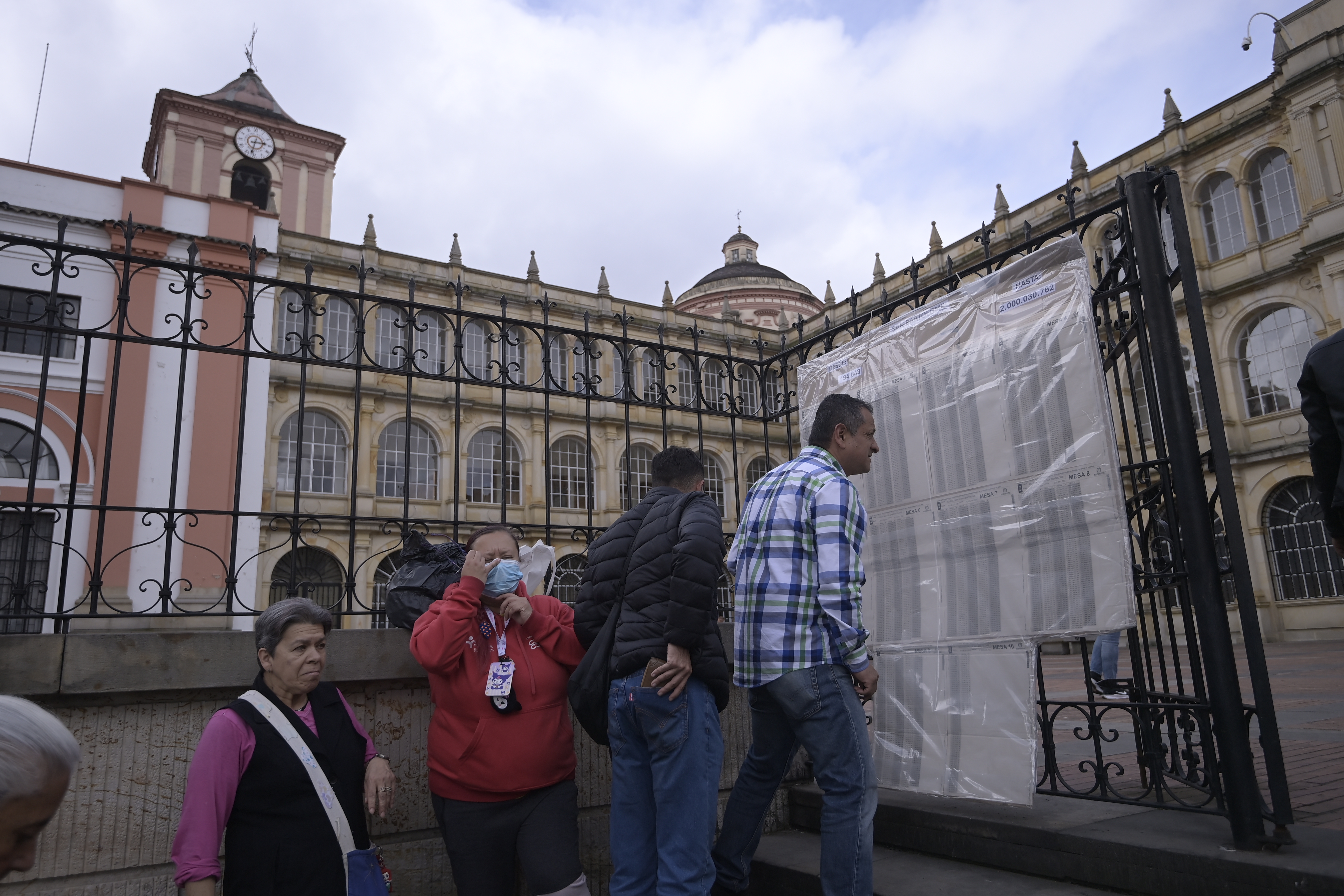 Iván Cepeda ganó la primera vuelta en Bogotá, pero la derecha obtuvo más votos