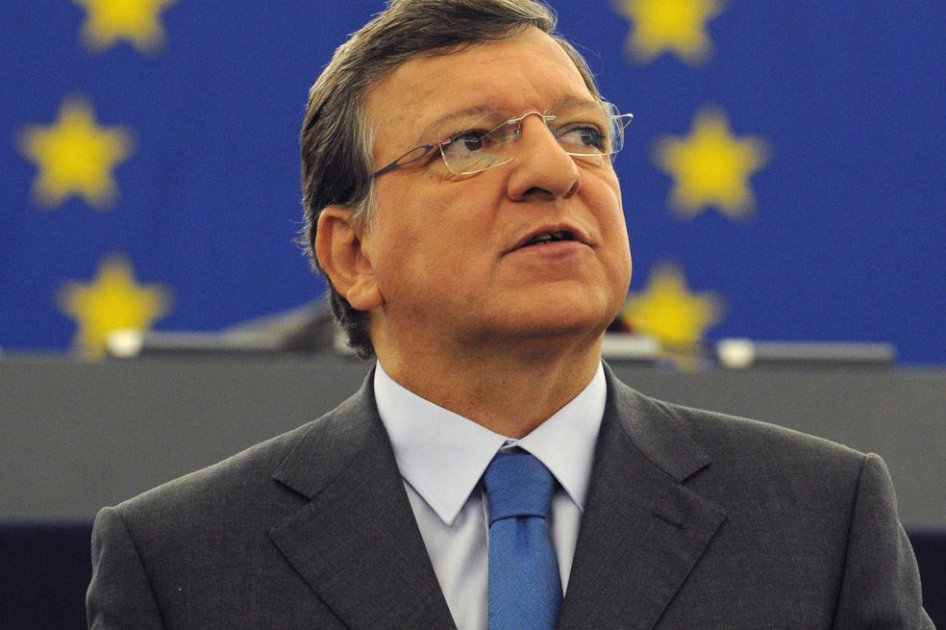 «Si Grecia cumple compromisos, permanecerá en el euro»