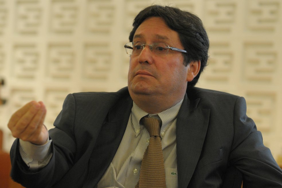 «Las fumigaciones con glifosato tienen que volver»: embajador Francisco Santos