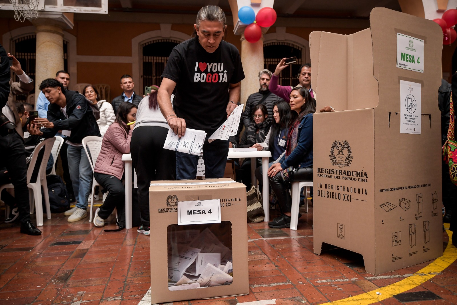 En Fotos: así votaron los tres candidatos favoritos a la Alcaldía de Bogotá