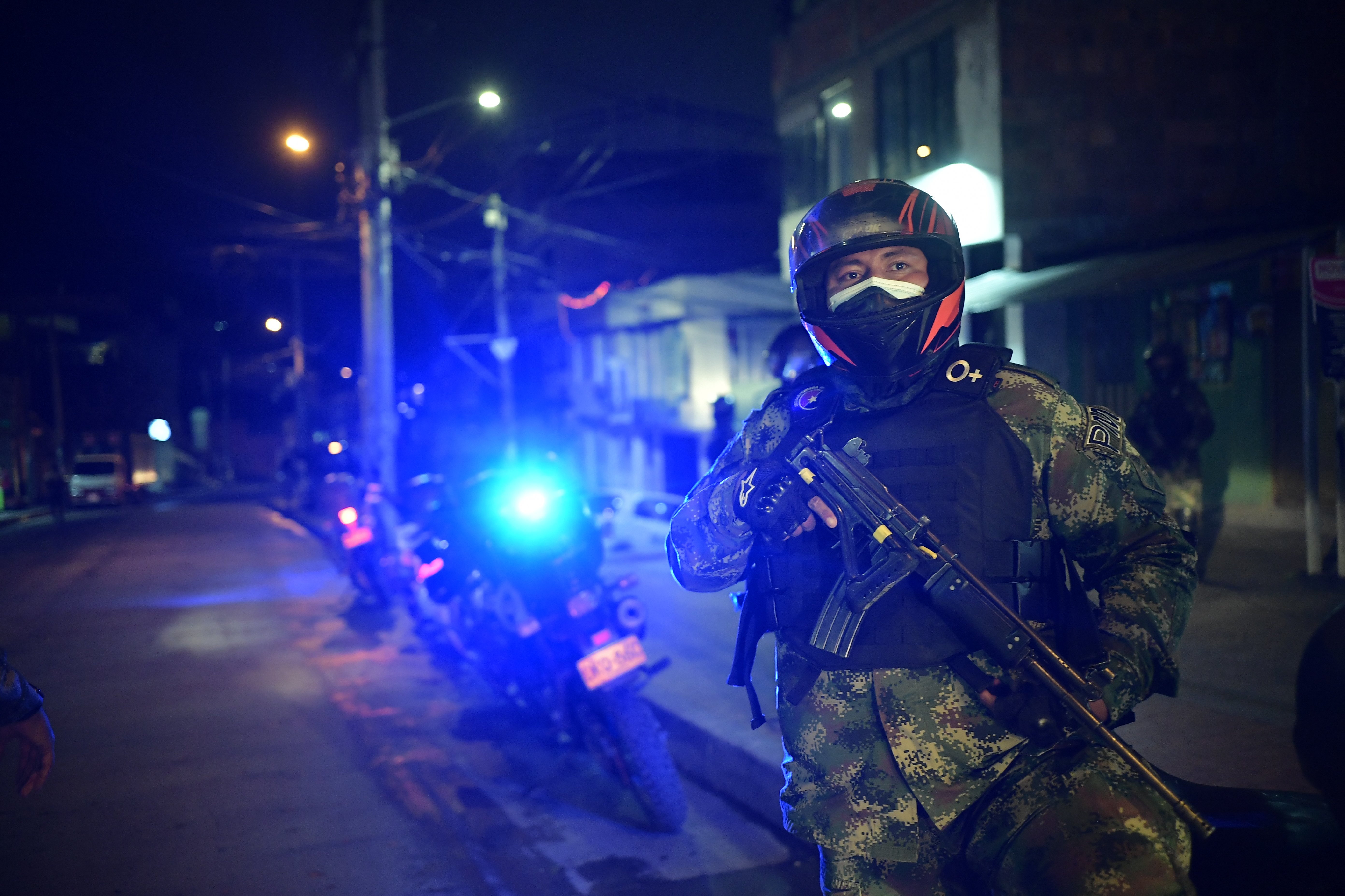 Patrullaje del ejército en algunas zonas de Bogotá durante la cuarentena del Covid - 19