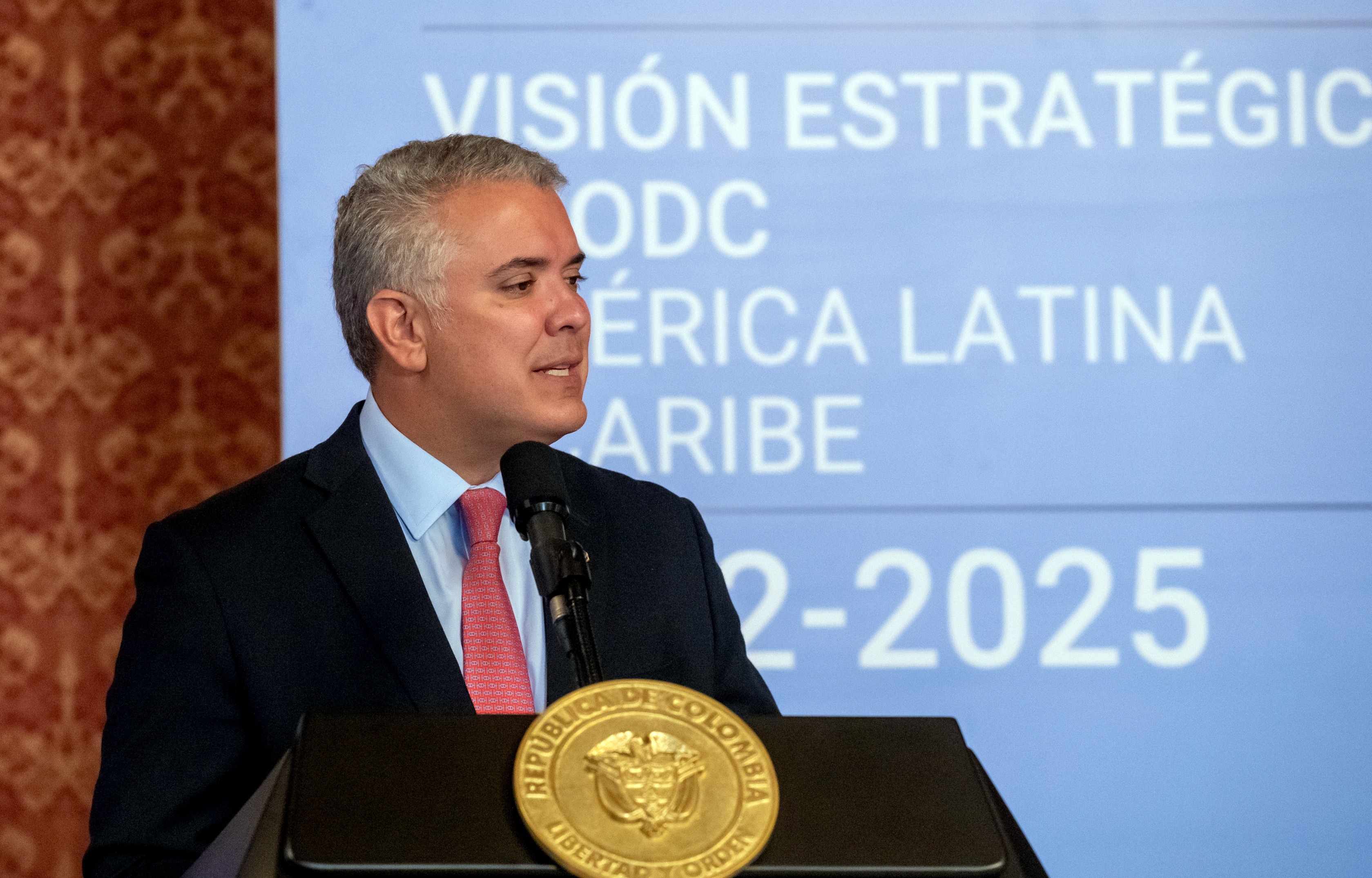 Mientras presidente ignoró comentarios, senadora Cabal vuelve a cuestionarlo