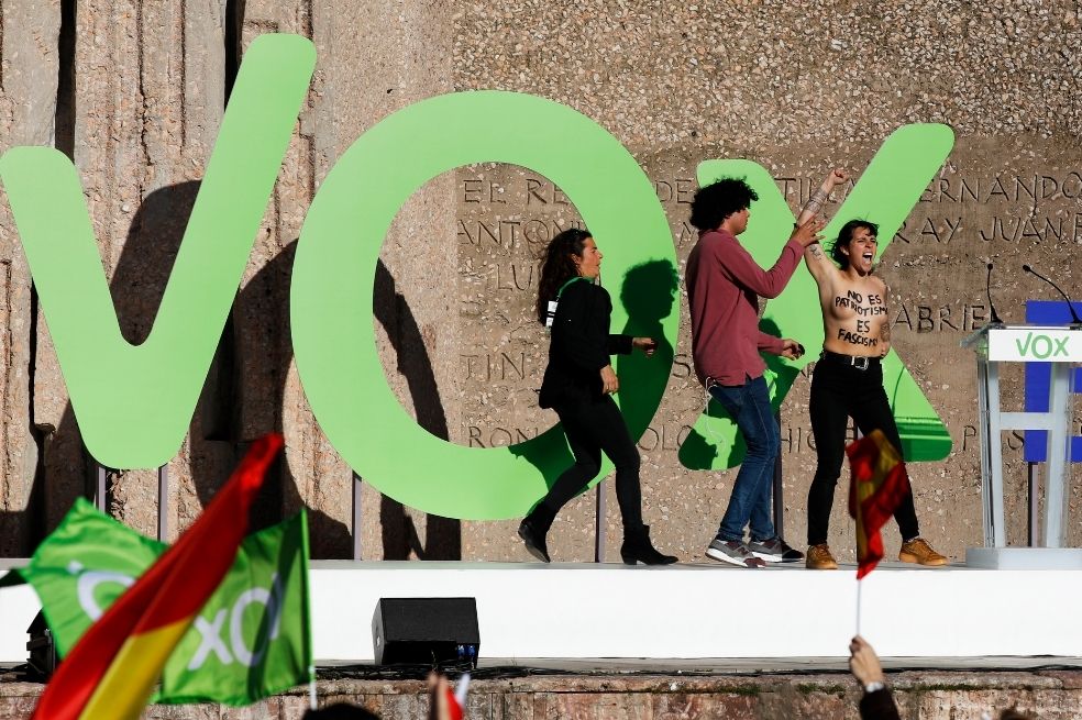 ¿Ignorarlos o rebatirlos? Los políticos xenófobos son un dolor de cabeza