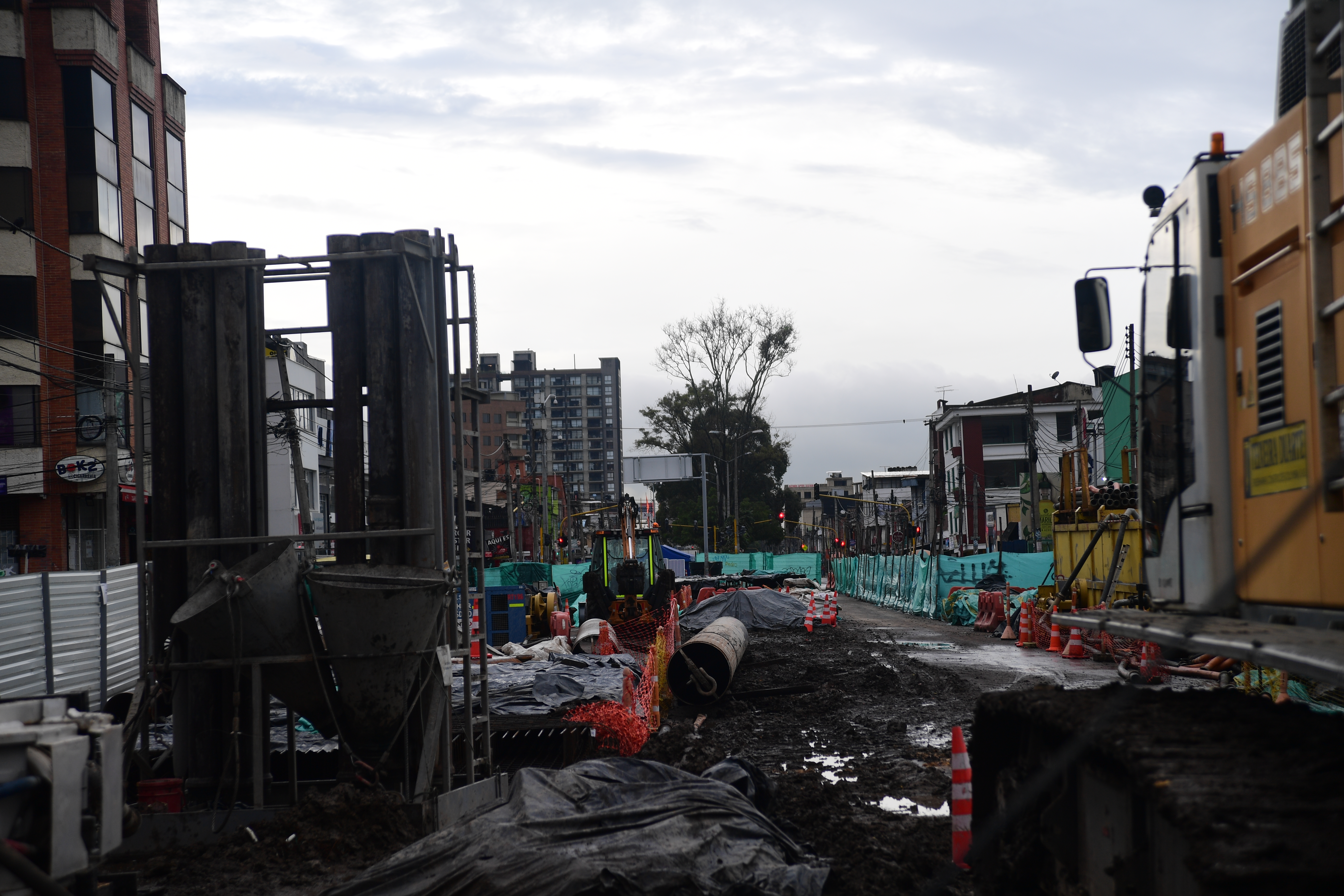 Obras para la construcción de la primera fase del Metro de Bogotá en la Calle 72 con avenida Caracas