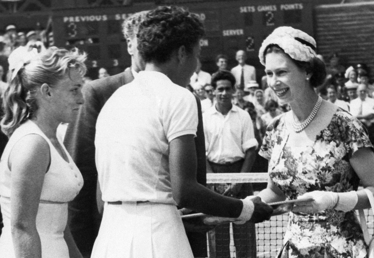 La reina Isabel II, la familia Windsor y el torneo de Wimbledon