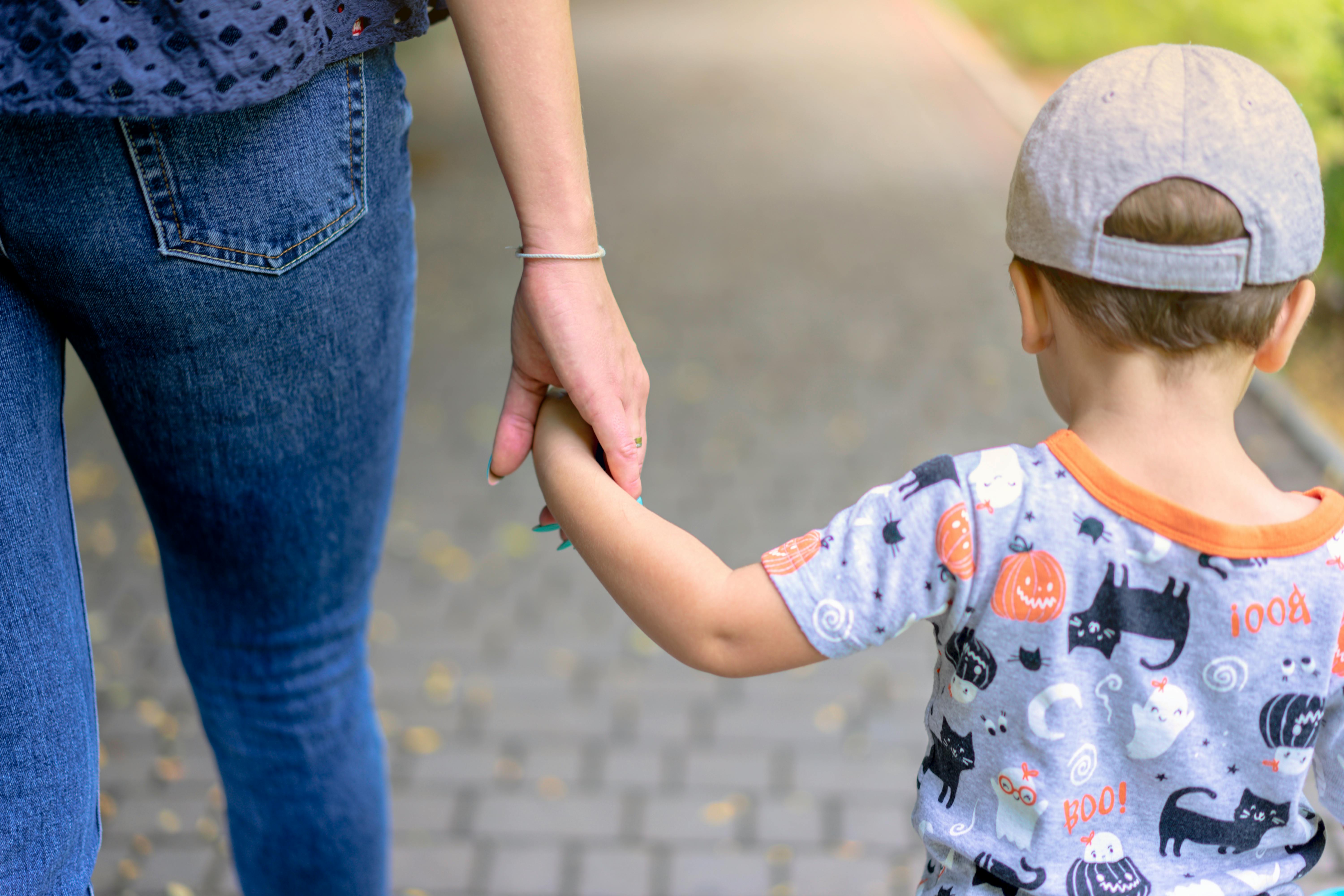 ¿La custodia sobre un hijo comprende el permiso para sacarlo del país?