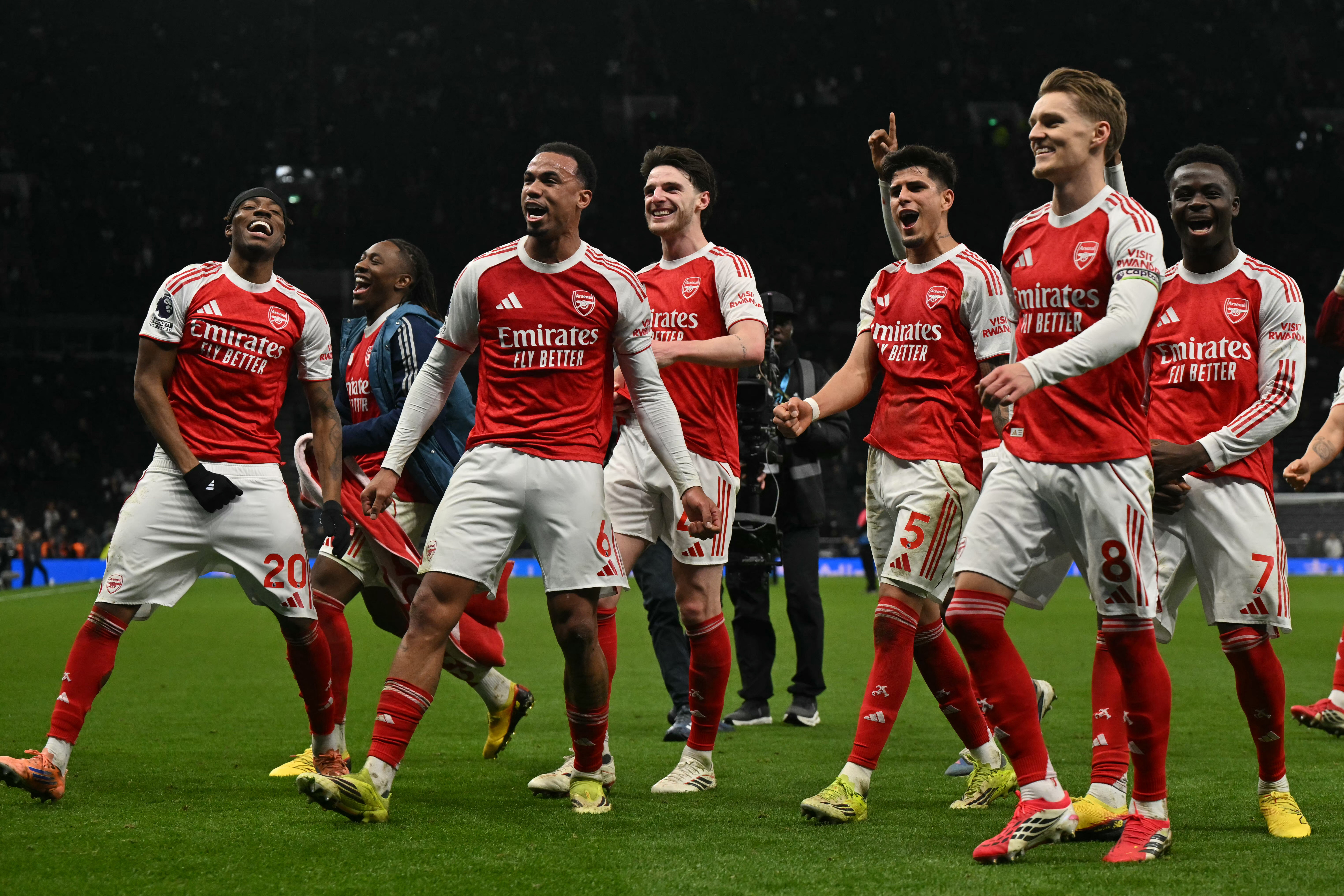 Arsenal impuso su condición de líder en la Premier y reafirmó su sueño de título