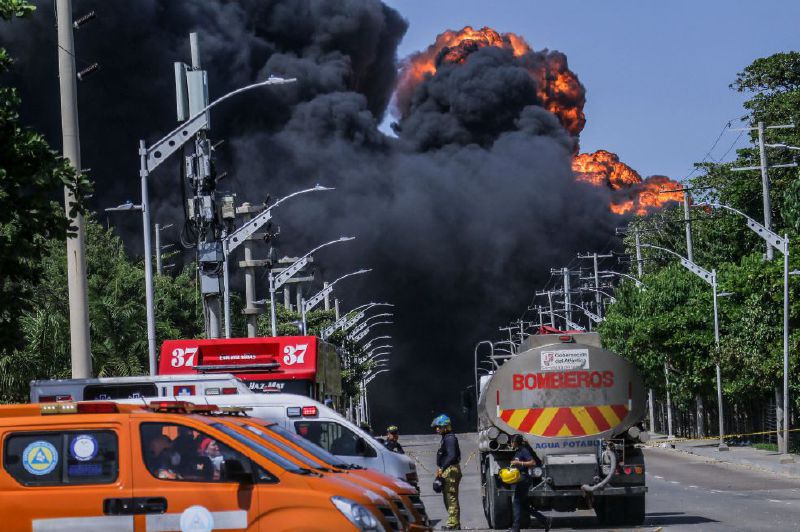 Hacia las 4 de la mañana comenzó la conflagración en la empresa Bravo Petroleum. / AFP