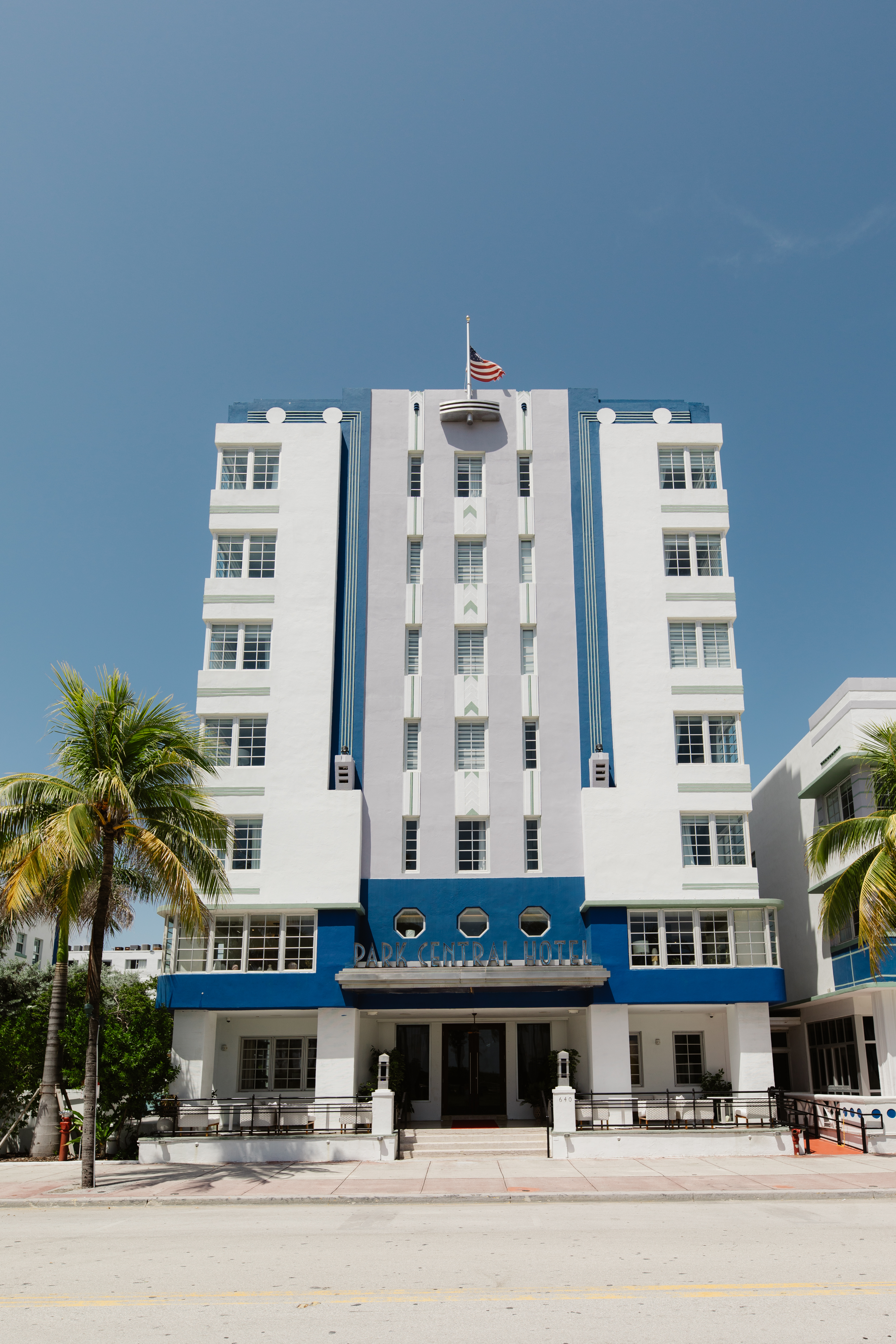 No hay mejor lugar para contemplar South Beach que The Gabriel Hotel, Curio Collection by Hilton, ubicado en la icónica Ocean Drive, que conserva no solo en su fachada, sino en sus interiores lo mejor del ArtDeco característico y tradicional de Miami Beach.