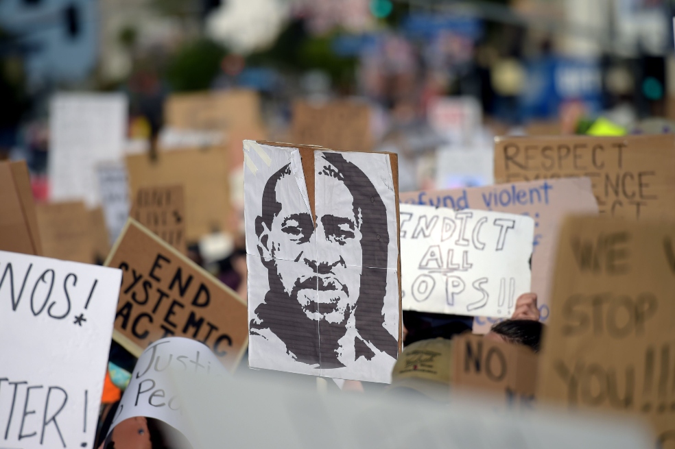Eliminar la palabra “raza” de la constitución: una polémica medida que busca combatir el racismo en el mundo