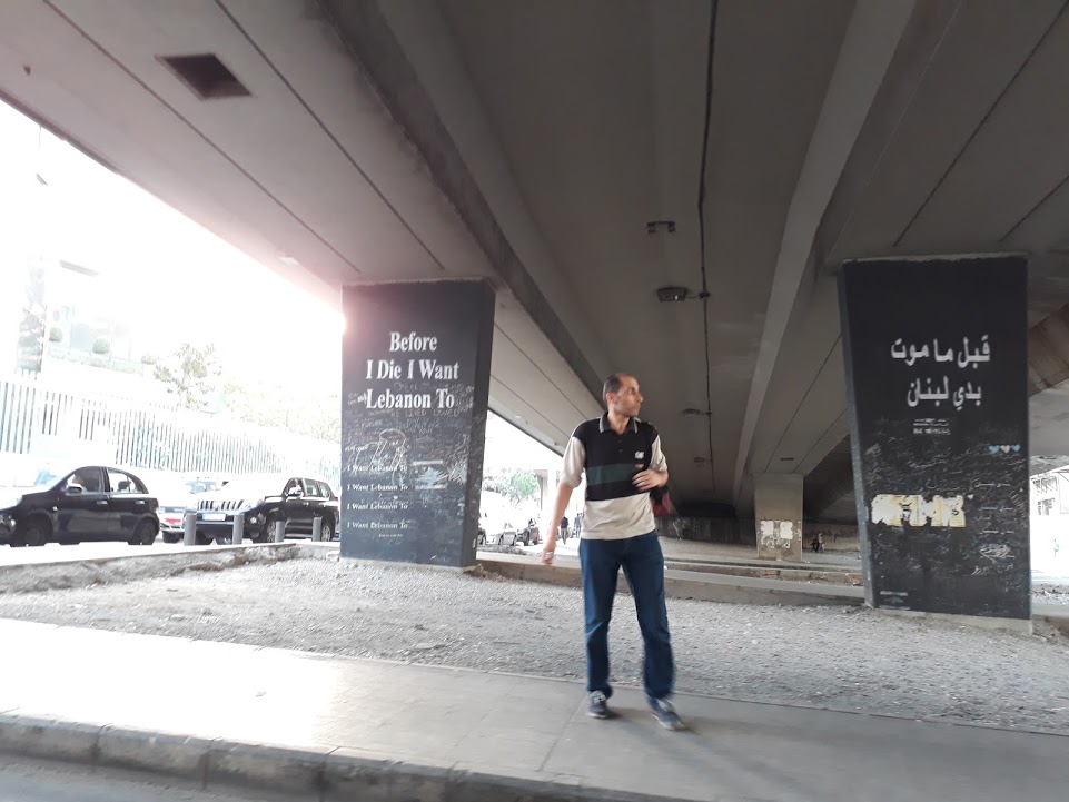 Antes de morir qué Líbano quieres, sugiere un grafiti.