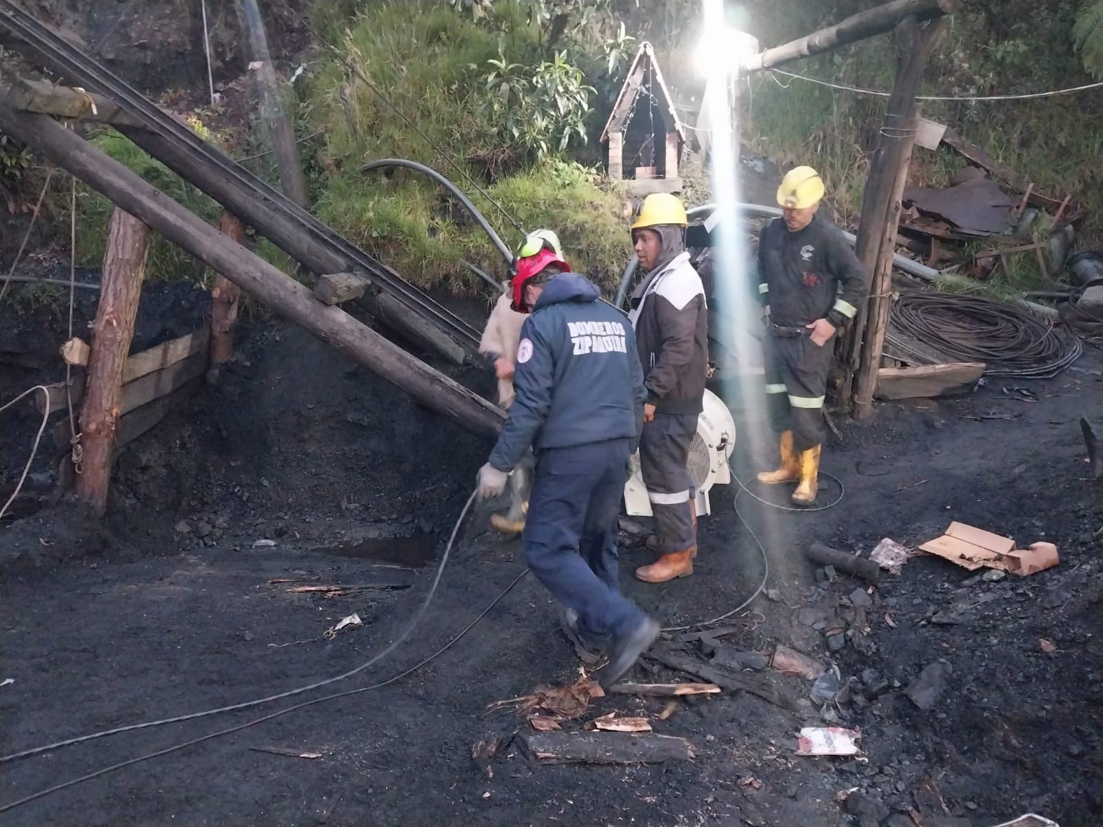 Tres trabajadores se encuentran atrapados en mina de carbón de Zipaquirá