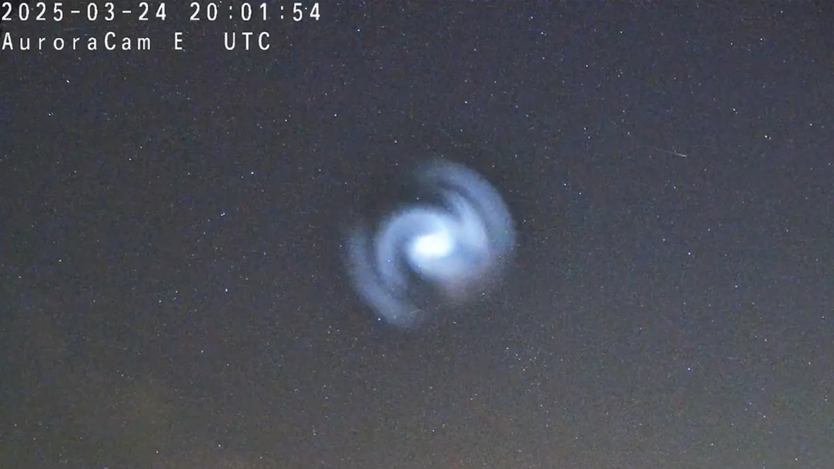 Cohete desencadenó una espiral de luz durante misión secreta de SpaceX