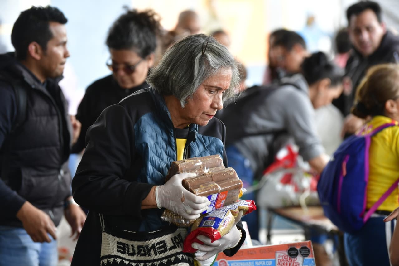 Cadena humana en Bogotá: los damnificados “no están solos”