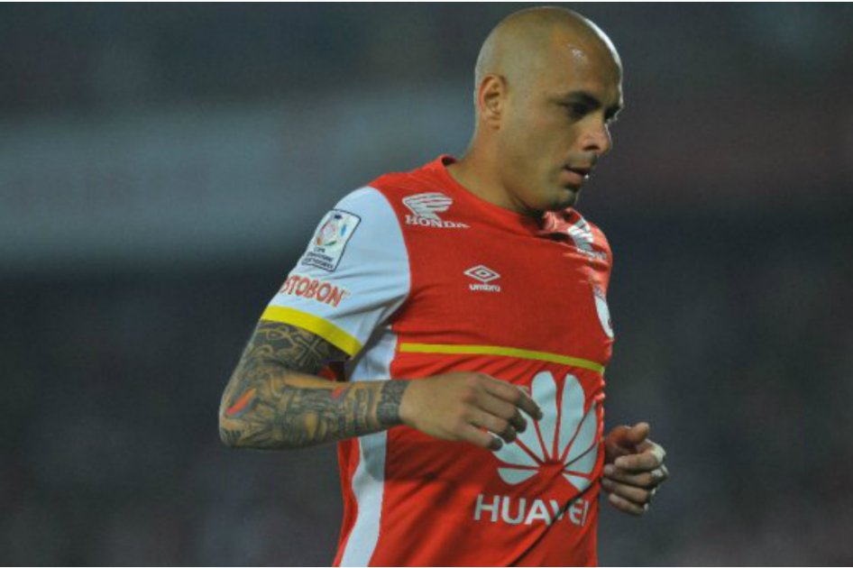 Omar Pérez sufre una contusión en su rodilla